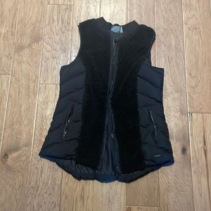Black puffer vest Athleta size Medium